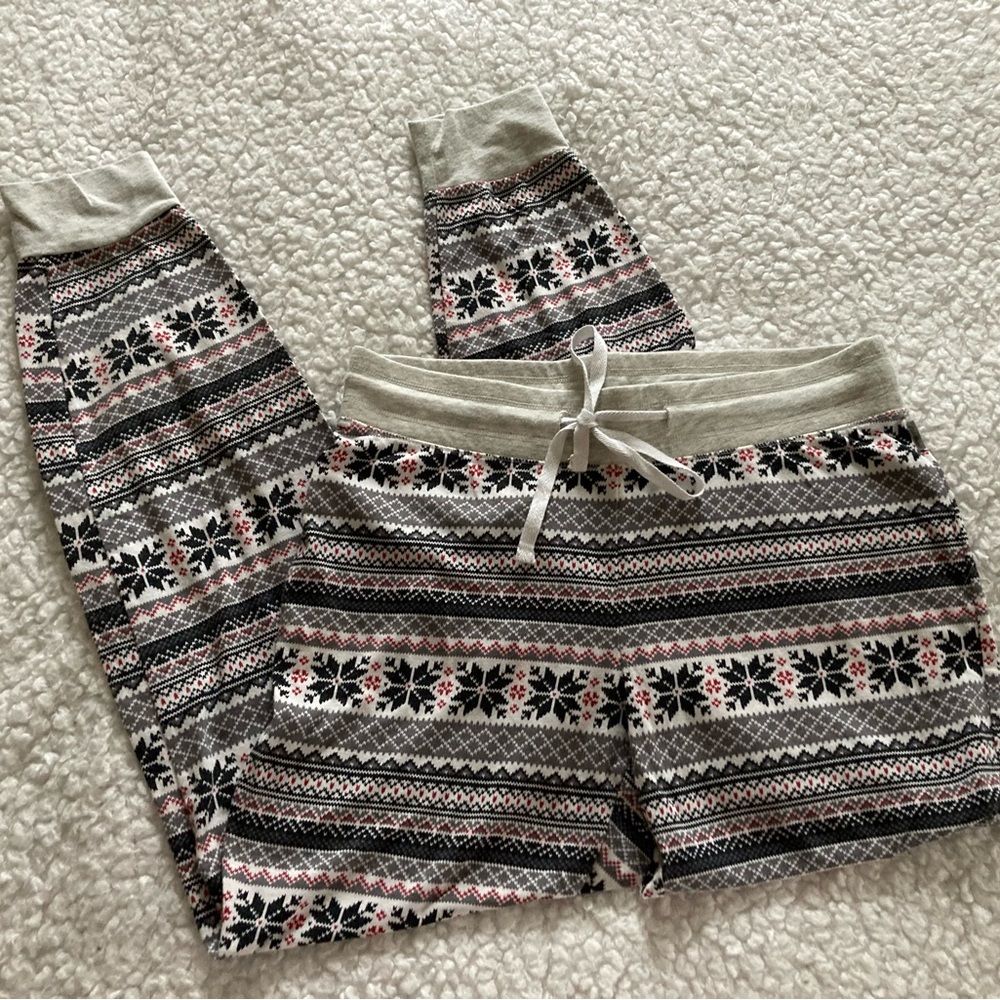 Eddie Bauer sleepwear snowflake jogger pajama bottoms, size women’s extra small